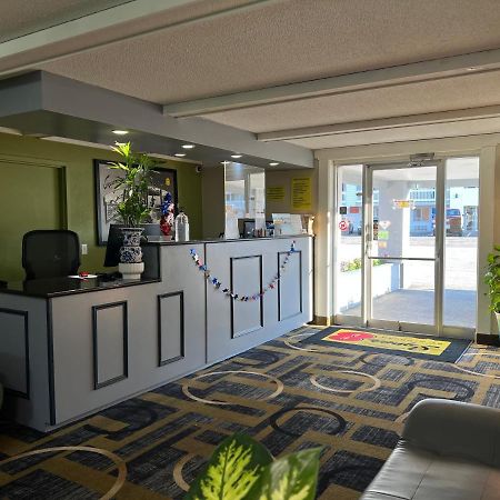 Super 8 By Wyndham Bangor Hotel Exterior foto