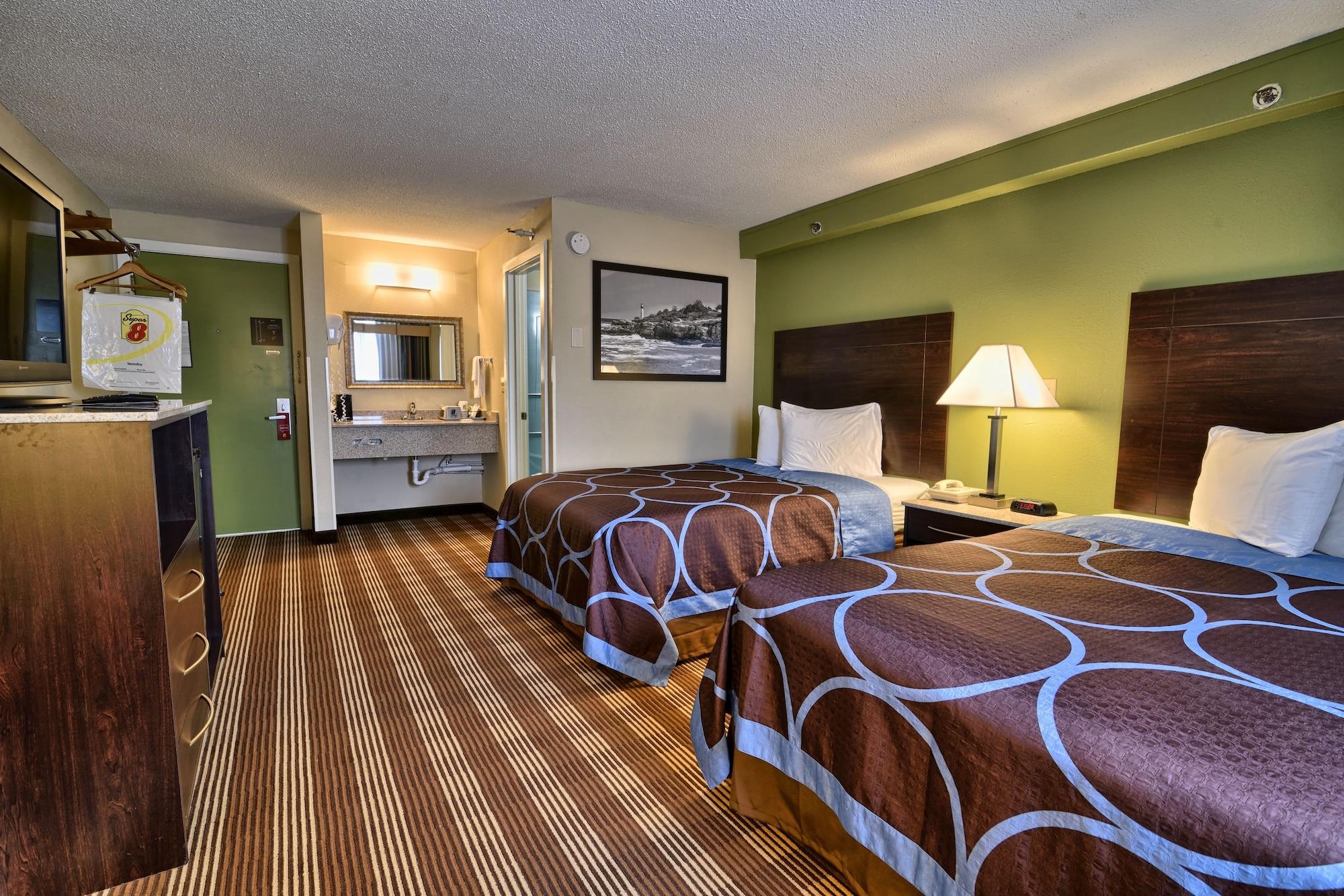 Super 8 By Wyndham Bangor Hotel Exterior foto