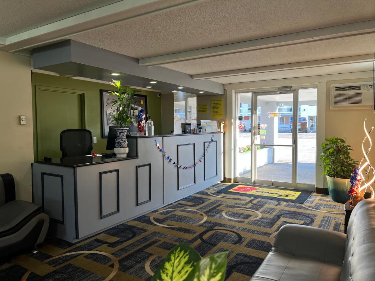 Super 8 By Wyndham Bangor Hotel Exterior foto