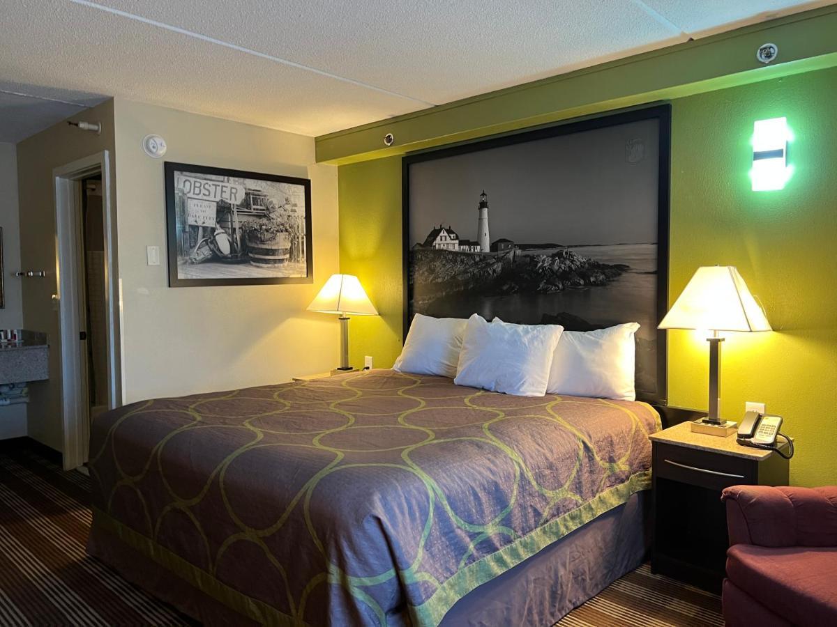 Super 8 By Wyndham Bangor Hotel Exterior foto