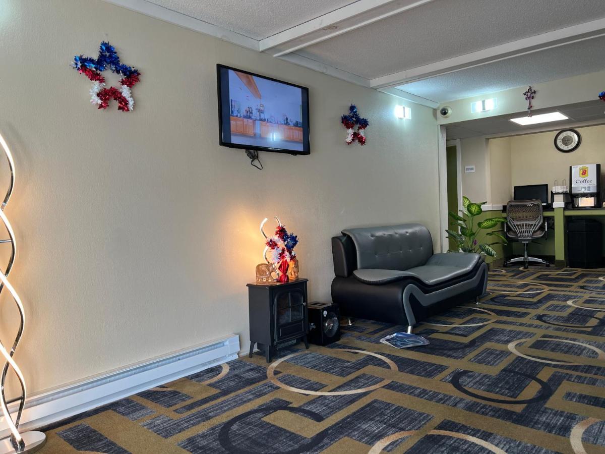 Super 8 By Wyndham Bangor Hotel Exterior foto