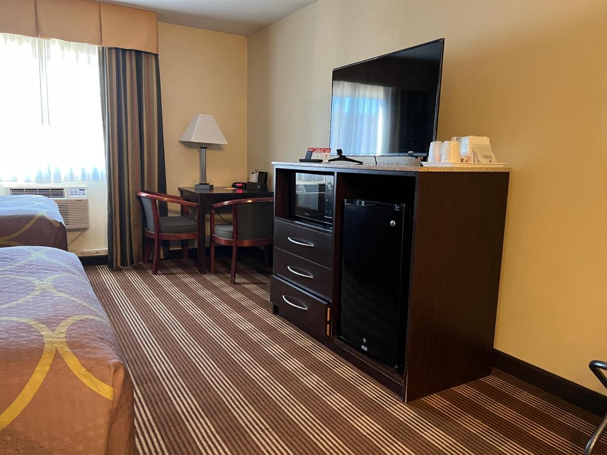 Super 8 By Wyndham Bangor Hotel Exterior foto