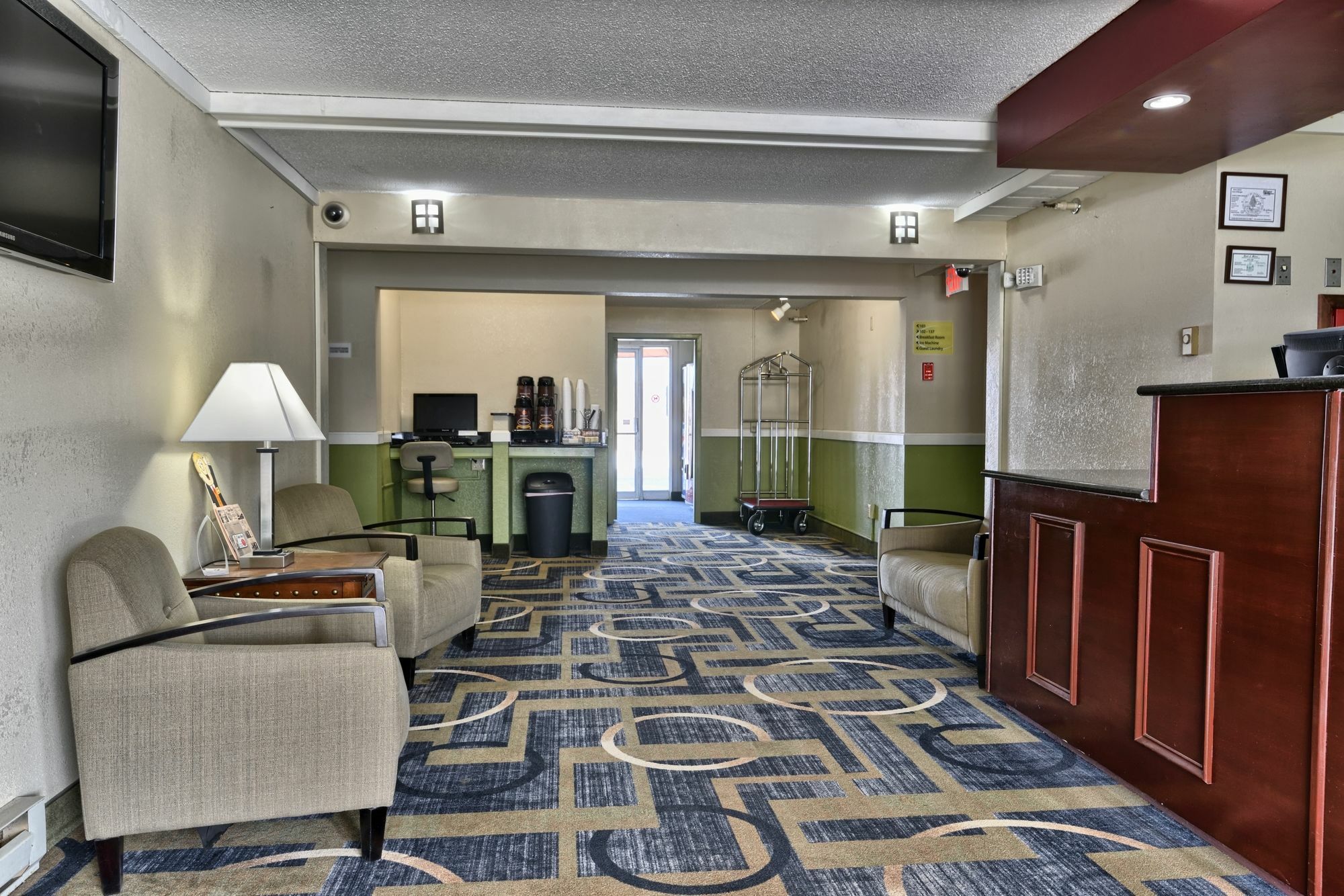 Super 8 By Wyndham Bangor Hotel Exterior foto